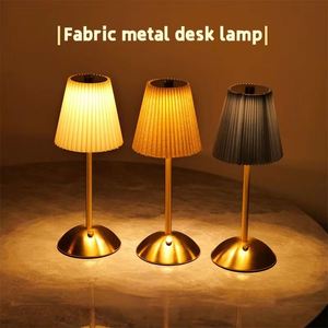 Petite lampe de table plissée rechargeable par USB, lampe de chevet sans fil, lampe de bureau pour chambre à coucher, salon, bureau à domicile, décoration - Product Image 4