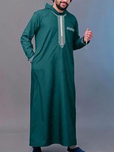 Vêtement islamique modeste, robe thobe noire à capuche brodée pour hommes, thawb avec fermeture éclair, vêtements arabes jubah, vente en gros - Product Image 5