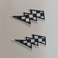 Patch brodé personnalisé 6 cm, motif éclair noir et blanc à carreaux, style tendance, en stock, pour chapeau et sac à dos, à appliquer par thermocollage ou adhésif