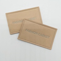 Étiquettes de vêtements en jeans Fabricant de patchs en cuir vierge véritable gaufré avec logo personnalisé pour chapeaux