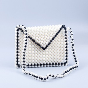 Borsa a Tracolla Intrecciata con Perline Classica Personalizzata in Bianco <span class=keywords><strong>e</strong></span> Nero |   Pochette Vintage Minimalista alla Moda - Product Image 1