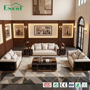 Divano in Pelle <span class=keywords><strong>Crema</strong></span> di Lusso con Finiture in Legno Scuro e Tavolino Abbinato, Arredamento Completo per Villa e Progetti di Design - Product Image 1
