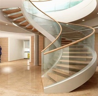 Escalier extérieur moderne courbé, finition brillante, dalle bilatérale personnalisée, marche en verre trempé, rampe en bois massif