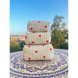 Ensemble de 3 pochettes de toilette matelassées élégantes faites à la main en coton biologique avec imprimé cœur, doublure résistante à l'eau, sacs de rangement multi-usages - Product Image 3