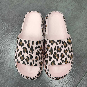 Sandal wanita motif macan tutul, Kasut luar ruangan unik, sol tebal Non Slip mandi untuk pakaian musim panas - Product Image 6