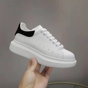 Scarpe alla moda con suola spessa di alta qualità per scarpe da <span class=keywords><strong>donna</strong></span> <span class=keywords><strong>estive</strong></span> che migliorano l'altezza leggere e scarpe Casual. - Product Image 1