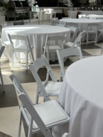 Chaise Pliante Chaises de Mariage en Résine Blanche et Evénement Mobilier Moderne en Plastique Mobilier Extérieur Chaise de Jardin 3 Ans Couleurs Scolaires