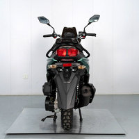 Moped robuste de 150 cm³ avec une charge utile de 200 kg et un réservoir de carburant de 8 L, système de démarrage double, commande vocale, vitesse maximale de 95 km/h pour une utilisation longue distance