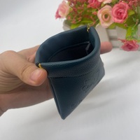 Tampon personnalisé imprimé en cuir Pu rangement étanche pour écouteurs passeport rouge à lèvres pochette en cuir avec aimant fermé