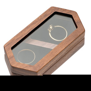 Caja de almacenamiento de anillos hexagonales de madera con forro de terciopelo negro para exhibir y organizar joyas - Product Image 2
