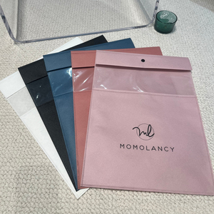 Sacs à boutons non tissés personnalisés avec fenêtre transparente, pochettes d'emballage pour vêtements, sacs de rangement pour vêtements avec bouton pression - Product Image 6