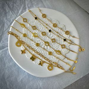 Châu Âu Mỹ Thương hiệu thép không gỉ vàng bốn lá <span class=keywords><strong>Clover</strong></span> Dot kim cương dây đeo cổ tay tinh tế Vòng đeo tay nhỏ bóng hình dạng cho món quà - Product Image 2