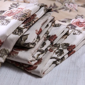 Ткань для обивки TengHui из полиэстера с жаккардовым узором, окрашенная в массе, мягкая, для домашнего текстиля в стиле Дубай, для чехлов на стулья и диванов, изготовленная на итальянском оборудовании - Product Image 3