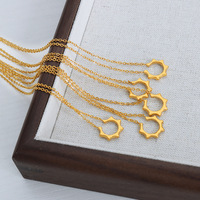 Collier tendance en acier inoxydable plaqué or 18 carats avec pendentif en forme de lune et perles imitation, chaîne à maillons pour femme, idéal comme cadeau