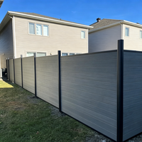 Clôture en WPC gris moderne pour jardin extérieur résidentiel, panneaux de clôture en composite bois-plastique, poteaux en aluminium, imperméable