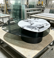 Table basse moderne irrégulière à double plateau en verre trempé et table centrale personnalisée pour salon et projets hôteliers