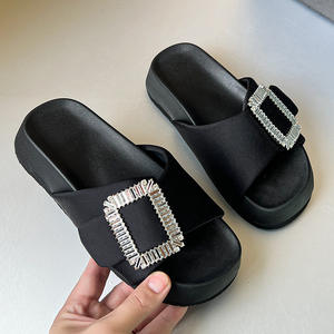 รองเท้าแตะสวมสไตล์สปอร์ตเกาหลีสำหรับผู้หญิง ดีไซน์กันลื่น ลายดอกไม้ ระบายอากาศได้ดี พื้นรองเท้า PU หนัง PU แบบเชื่อมติดกัน พื้นรองเท้าด้านนอกทำจากหนัง - Product Image 4