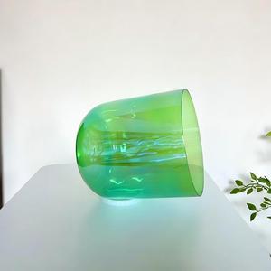 Cuenco de cristal de cuarzo alquímico de aura verde al por mayor para sanación por sonido, meditación, terapia de chakras, instrumento para baño de sonido, con logo - Product Image 1