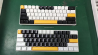 Teclado Mecánico Blanco con Cable para Gaming 60 por Ciento con Interruptores Azules, Teclado Compacto para Jugador de 61 Teclas con Retroiluminación LED para Computadora PC