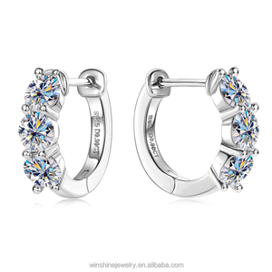 Pendientes de Aro Finos con Diamantes de Moissanita, Plata de Ley 925, Pendientes de Moissanita de 4 mm, Chapado en Oro de 14K - Product Image 2