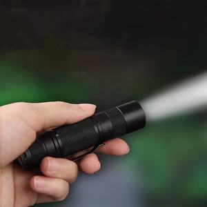 Mini Linterna LED EDC, Funciona con Pilas AA, Clasificación IP65, Aleación de Aluminio, 150 Lúmenes, Multicolor, con Clip - Product Image 3