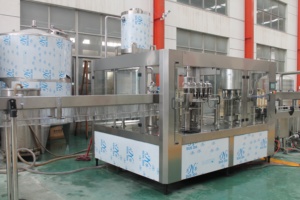 Đầy đủ tự động nhựa pet chai nước khoáng thổi máy đúc cho nước giải khát 500ml điền khối lượng động cơ bơm lõi - Product Image 2