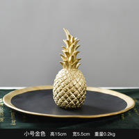 Artisanat en résine nordique Figurine d'ananas doré écologique pièce décorative de bureau créative pour armoire à vin de salon
