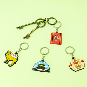 J'aimerais des porte-clés en PVC 2D avec des symboles nationaux saoudiens et des motifs de chameaux du désert pour les événements promotionnels des voyageurs musulmans - Product Image 4