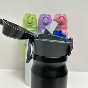 Botella de Agua Deportiva de Acero Inoxidable con Aislamiento al Vacío de Doble Pared, con Logotipo Personalizado y Tapa Abatible a Prueba de Fugas - Product Image 2