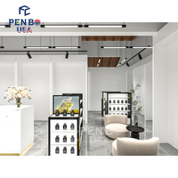 Design d'intérieur de boutique de vente au détail de bijoux de luxe haut de gamme en or avec conception personnalisée OEM et service professionnel PENBO PB-0213