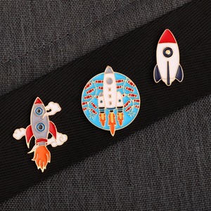 Broches de mode, Épingles en émail motif fusée, Broches spatiales, Épingles de revers astronaute pour sacs à dos, vêtements, chapeaux, décoration, cadeau, vente en gros - Product Image 6