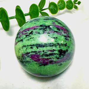 Vente en gros de pierres précieuses de haute qualité de style bohème, sphère de rubis en zoïsite, pierre naturelle pour la décoration intérieure unique et les cadeaux de vacances - Product Image 2