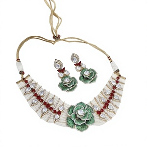 Parure Collier et Boucles d'Oreilles en Laiton Plaqué Or avec Moissanite de Qualité Supérieure, Style Classique et Glamour, Idéale pour Fiançailles, Mariage ou Cadeau de Collection - Product Image 2