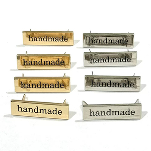 Etichette Metalliche Personalizzate di Alta Qualità con Logo Multicolore Placcato per Abbigliamento, Forma Quadrata o a Rotolo - Product Image 3