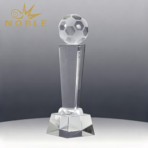 Trophée de football en cristal noble, conique, cannelé, à double couche, avec socle transparent, gravé sur mesure, pour la récompense <span class=keywords><strong>des</strong></span> vainqueurs de la ligue de football jeunesse - Product Image 3
