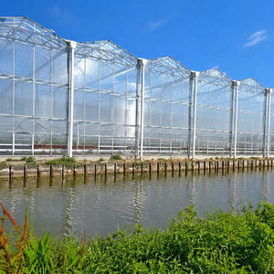 Serre agricole multi-travées en film PE ventilé avec aérations latérales à haut débit d'air pour un refroidissement efficace en saison chaude Skyplant - Product Image 1
