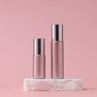 Vente en gros d'emballage cosmétique vide de 5ml 10ml rouleau en or rose sur la bouteille soins de la peau huile essentielle rouleau en verre rose bouteille de parfum