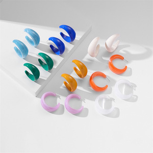 2023 fabricante al por mayor joyería de moda pendientes en forma de C par de acrílico colorido pendientes de plástico en blanco para mujer - Product Image 2