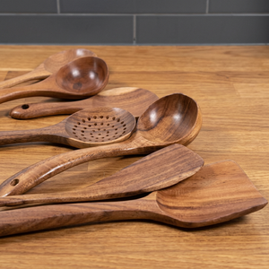 Cuchara de Cocina Profesional Hecha a Mano de Madera, Apta para Alimentos, con Acabado Lacado, Utensilio de Cocina al por Mayor - Product Image 1
