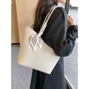 <span class=keywords><strong>2026</strong></span> Yeni Bayan Büyük Kapasiteli Çanta Yüksek Kaliteli Moda Sade Omuz Çantası Fermuarlı Harfli Su Geçirmez Günlük Kullanım İçin - Product Image 2