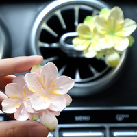Vente en gros de parfums de voiture fleuris de luxe personnalisés parfum d'aromathérapie longue durée désodorisant liquide diffuseur à roseaux