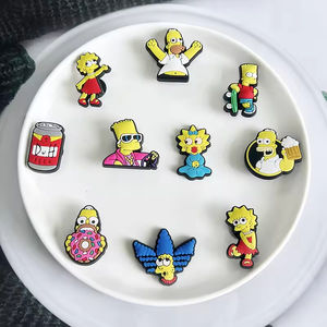Adornos de Zapatos con Personajes Animados de la Serie The Simpsons y Lindos Dijes de Zapatos con Personajes de Dibujos Animados Amarillos para Fiestas - Product Image 1