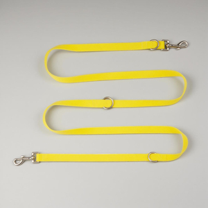 Correa de perro de doble cabeza de PVC impermeable amarilla, revestimiento suave duradero de lujo, accesorio de moda personalizado para mascotas para OEM al por mayor - Product Image 1