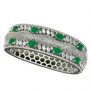 Brazalete de Moda con Baño de Rodio, Piedras Verdes con Corte Esmeralda y Detalles de Diamantes, Patrón Hexagonal, Joyería para Mujer para Fiestas - Product Image 2
