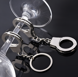 42*34mm kim loại nhỏ Còng tay móc khóa kim loại thủ công mỹ nghệ quà lưu niệm và quà tặng bán buôn mới nhất thời trang ngoài trời - Product Image 2