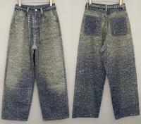 Jean droit ample Y2K style américain, en denim moyen, entièrement orné de strass en forme d'étoiles, style couple et boyfriend