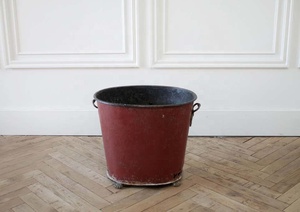 Maceta de Metal Roja Antigua con Diseño Ornamentado, Jardinera Vintage - Product Image 3