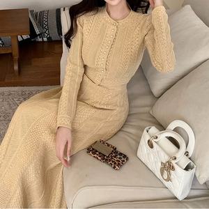 Aimeisi Nieuwe Fabriek Casual Lange Mouwen Klassiek Effen Kleur Gebreid Vest 2 Stuk Lange Rokken Sets Dames Tweedelige Rok Set - Product Image 3