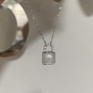 Collar con Colgante de Cruz Americana de Plata Pura S925, Color Azul Agua Dulce Mint Mambo con Diamantes Completos, Diseño de Personalidad Versátil y de Nicho - Product Image 4