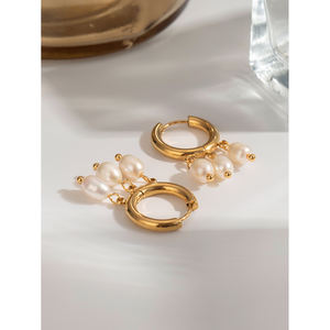 Orecchini di Perle J&D Fashion Jewelry, Placcati in Oro 18K, Acciaio Inossidabile con Tre Perle d'Acqua Dolce, Orecchini a Cerchio per Donne - Product Image 3